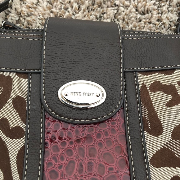 Nine West crossbody - Picture 2 of 3